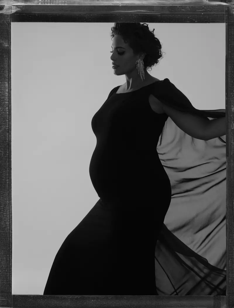 En gravid Ashley Graham optræder i Marina Rinaldi forår-sommer 2020-kampagne