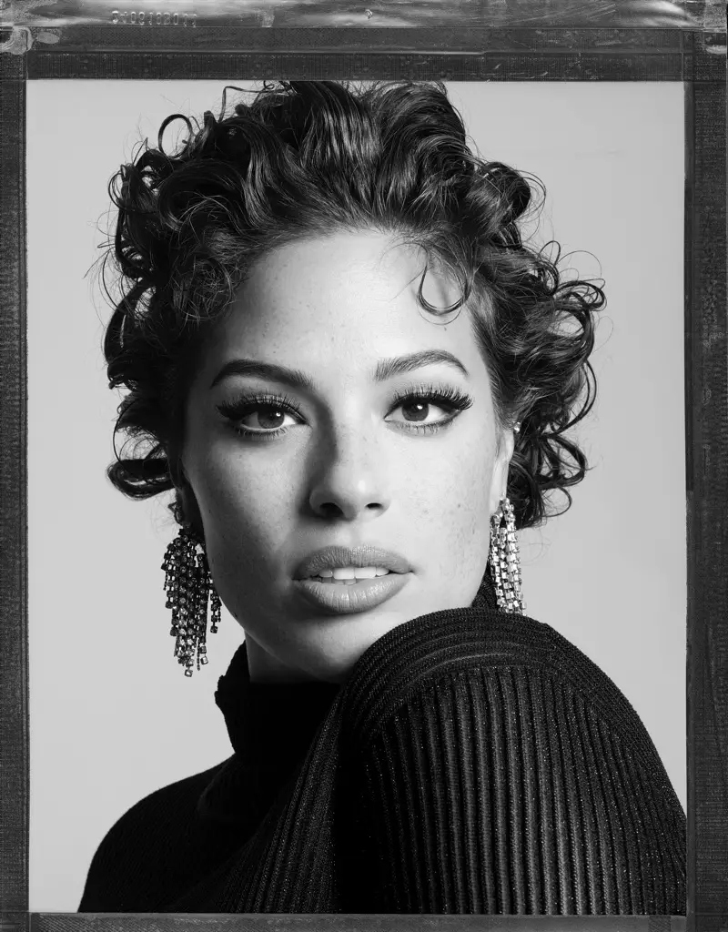 Ashley Graham באַקומען איר נאָענט-אַרויף אין מאַרינאַ רינאַלדי פרילינג-זומער 2020 קאמפאניע