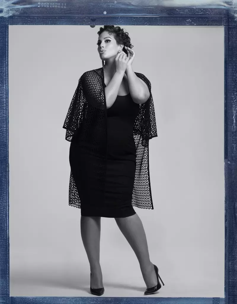 Model Ashley Graham poséiert fir Marina Rinaldi Fréijoer-Summer 2020 Kampagne