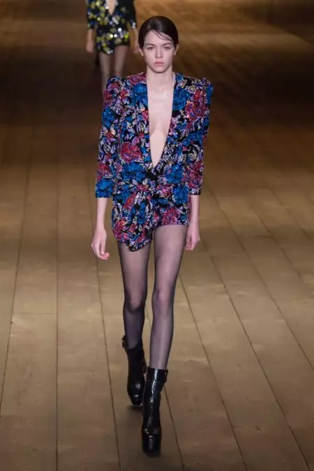 Saint Laurent faz anos 80 para o outono de 2018