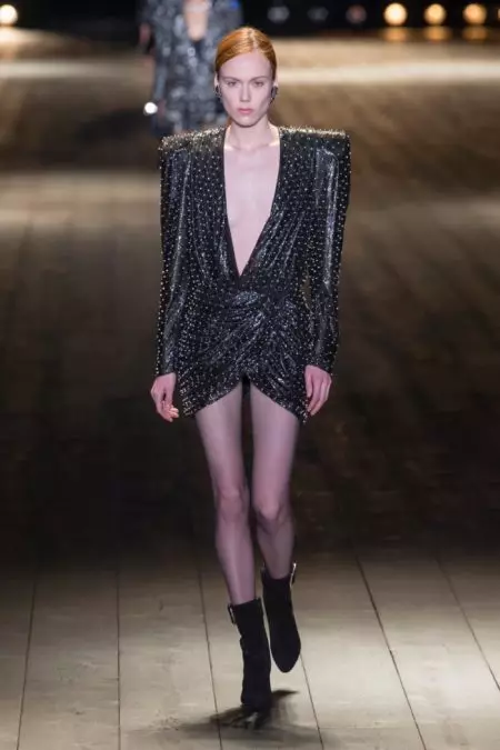 Saint Laurent faz anos 80 para o outono de 2018