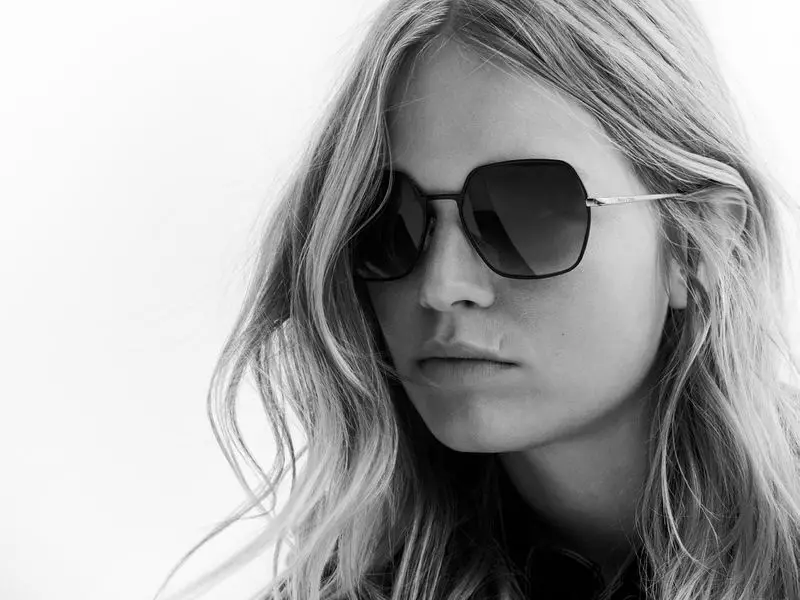 Anna Ewers rock 'n sonbril in Marc O'Polo herfs-winter 2020-veldtog.