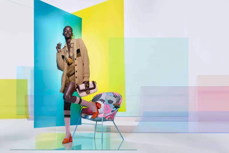 La modella Adut Akech appare nella campagna Fendi primavera-estate 2020