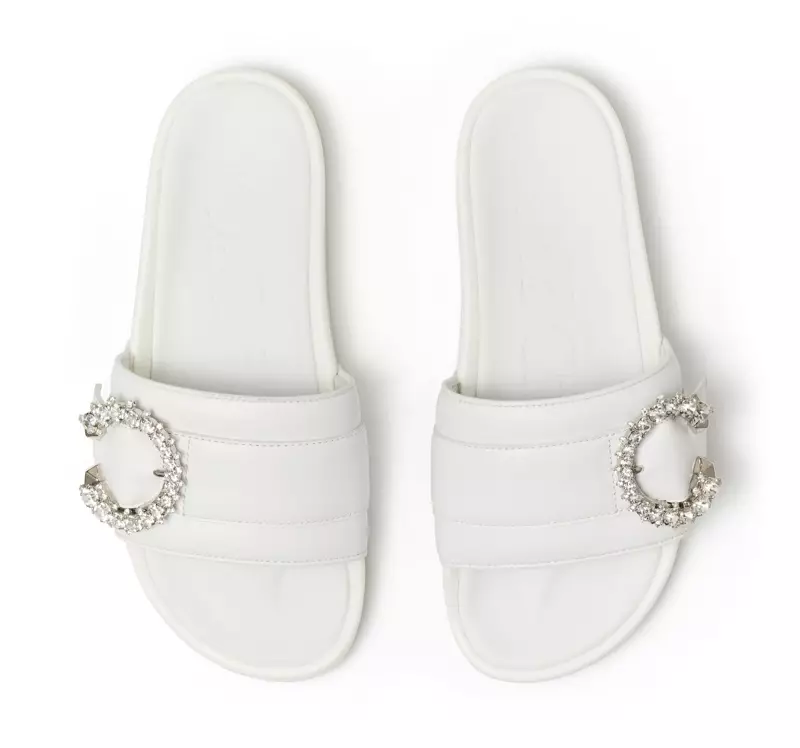 Jimmy Choo Fallon Kulit Putih Slides karo Crystal Buckle $475