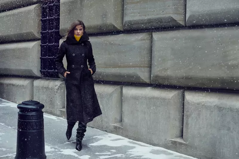 Ang modelo nga si Barbara Palvin nag-atubang sa Mackage fall-winter 2019 nga kampanya