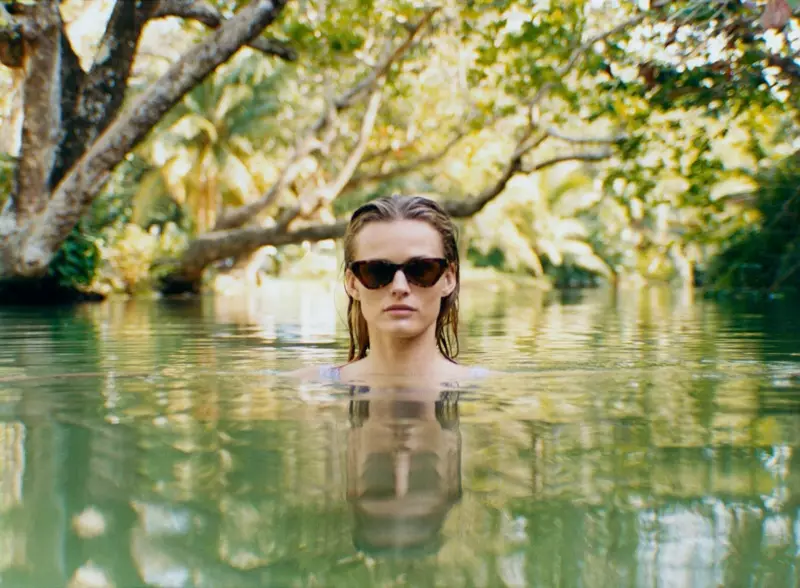 Edita Vilkeviciute ngarepake koleksi Zara Swim musim semi-musim panas 2020