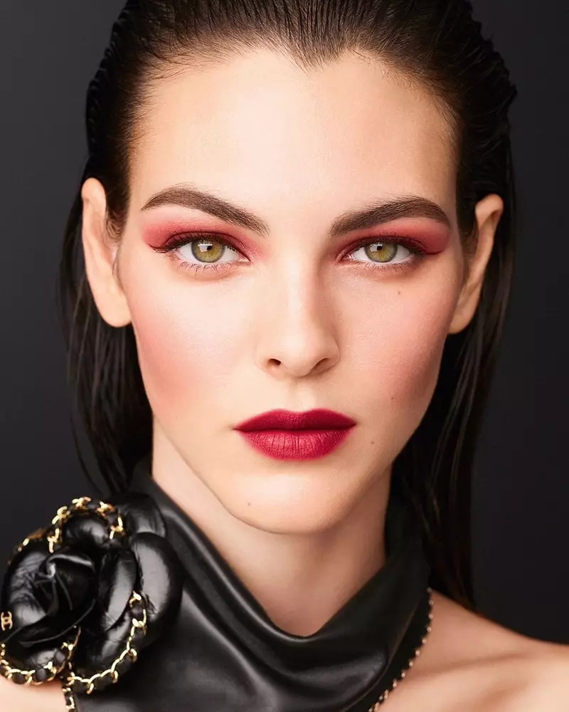 Vittoria Ceretti fetu i Chanel Makeup tautoulu-taumalulu 2020 tauvaga.
