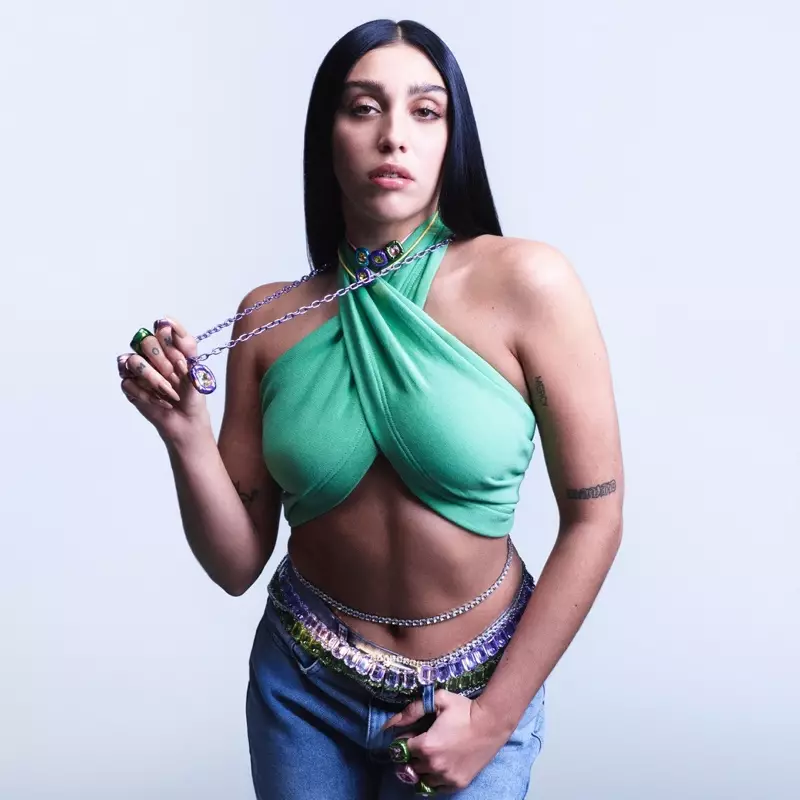 Lourdes Leon tampil ing kampanye perhiasan Swarovski Dulcis.