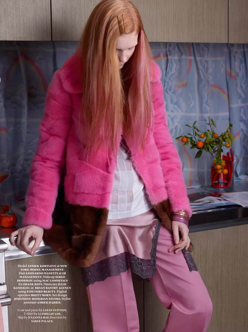 Anniek Kortieveが、CatherineServelによるDocumentJournal S /S2013で国内に進出