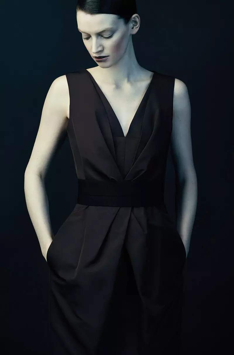 Chris Nicholls Lenses Austere Glamour don Kamfen Lida Baday's Fall 2012