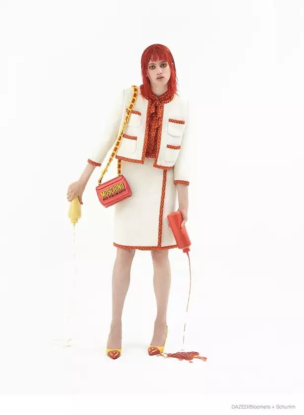 Lily McMenamy usa a coleção de junk food da Moschino para Dazed