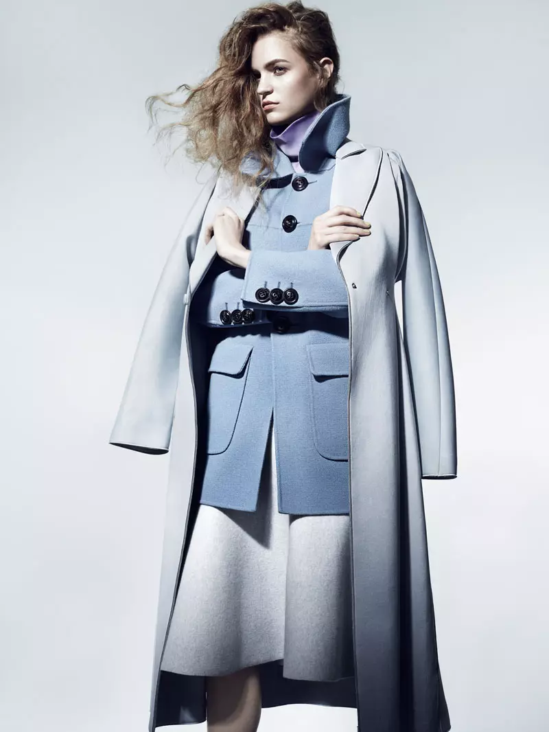 Magdalena Langrova สวมชุด Fall Pastels เพื่อสัมภาษณ์ Russia Shoot