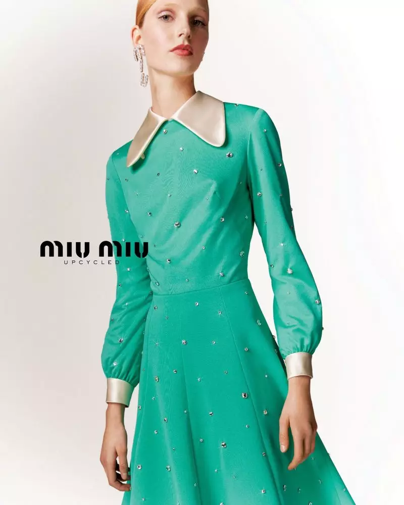 Miu Miu's Upcycled collection nta hloov vintage dresses.