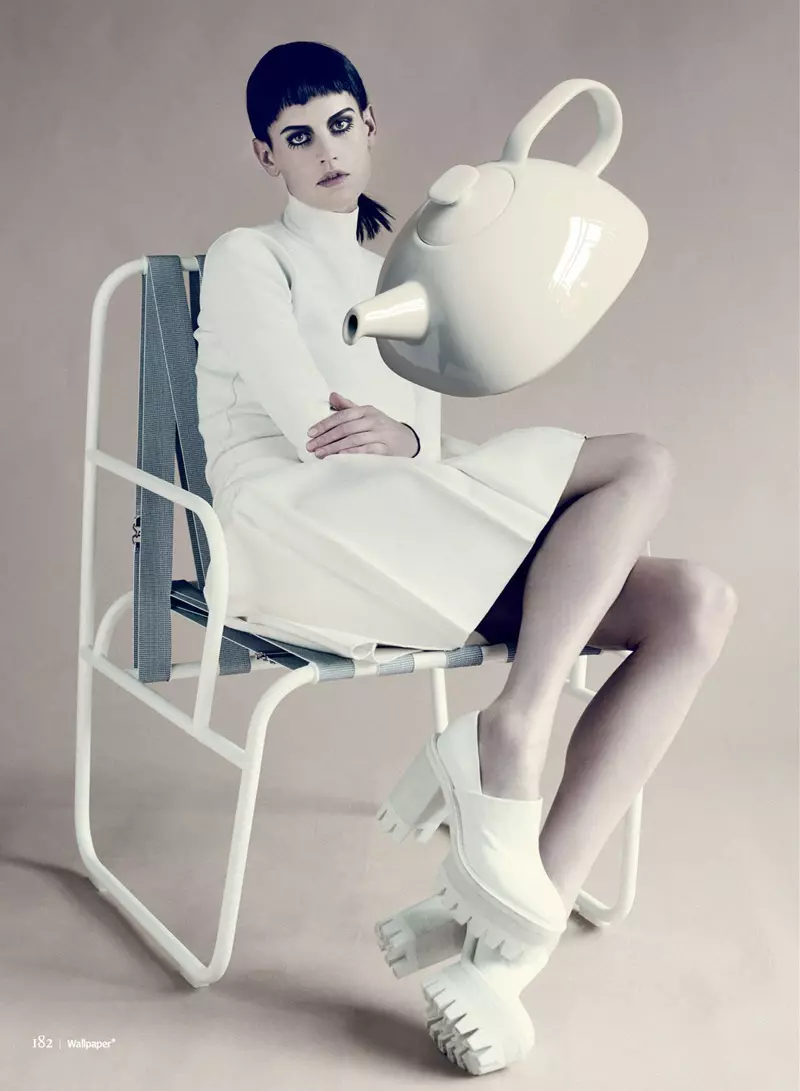 Saskia de Brauw poserer for Paolo Roversi i Wallpapers septemberutgave