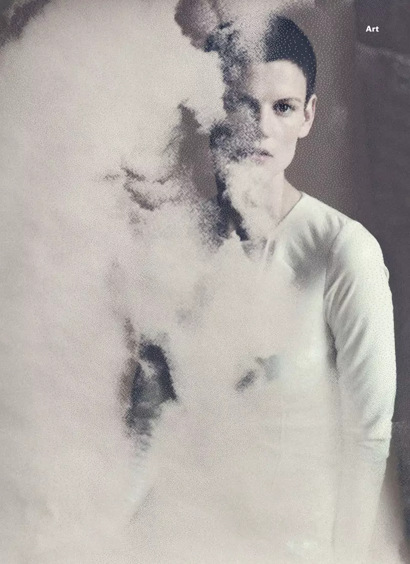 Saskia de Brauw pose pour Paolo Roversi dans le numéro de septembre de Wallpaper