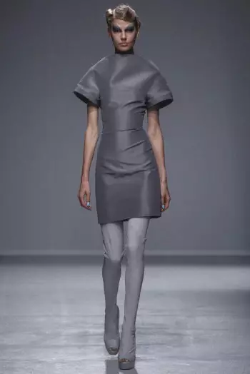 Gareth Pugh နွေ/နွေရာသီ 2014 | ပဲရစ်ဖက်ရှင်ရက်သတ္တပတ်