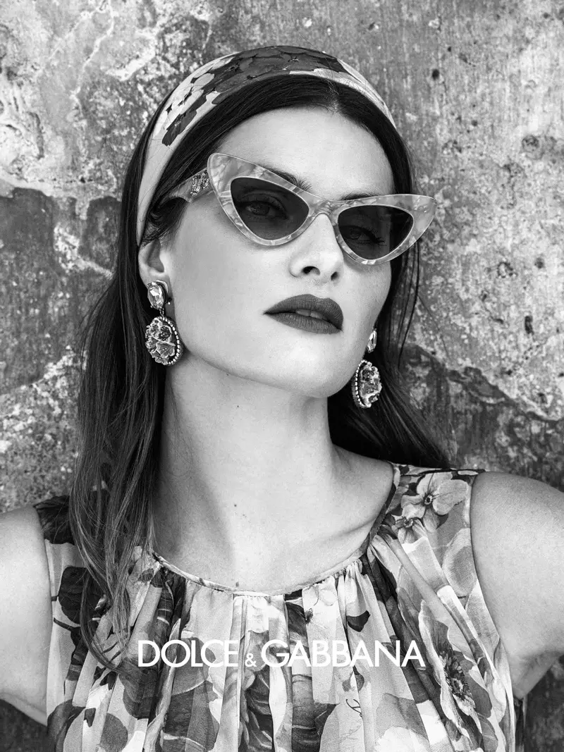 Katokulaj sunokulvitroj elstaras en la kampanjo printempo-somera 2020 de Dolce & Gabbana Eyewear