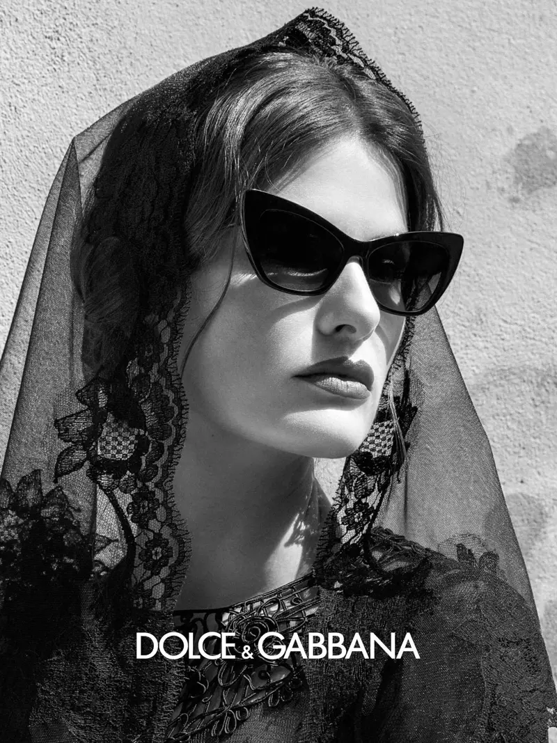 Isabeli Fontana iwaju Dolce & Gabbana Eyewear orisun omi-ooru 2020 ipolongo