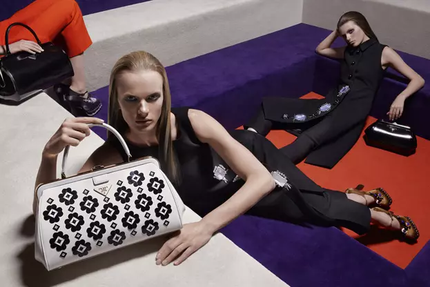 Anne Vyalitsyna, Magdalena Frackowiak, Iselin Steiro ve Daha Fazlası, Steven Meisel'den Prada'nın Sonbahar 2012 Kampanyası için Labirent'e Giriyor