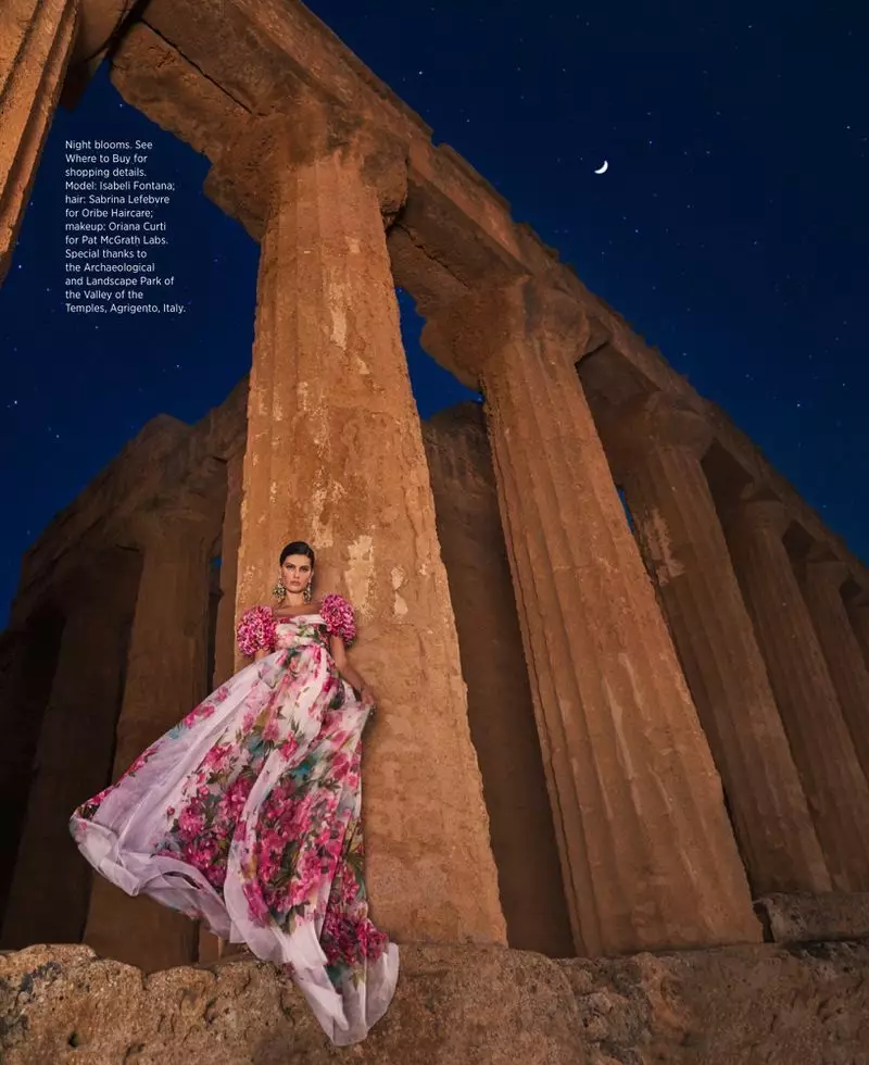 Isabeli Fontana Enchants ku Dolce & Gabbana kwa Harper's Bazaar