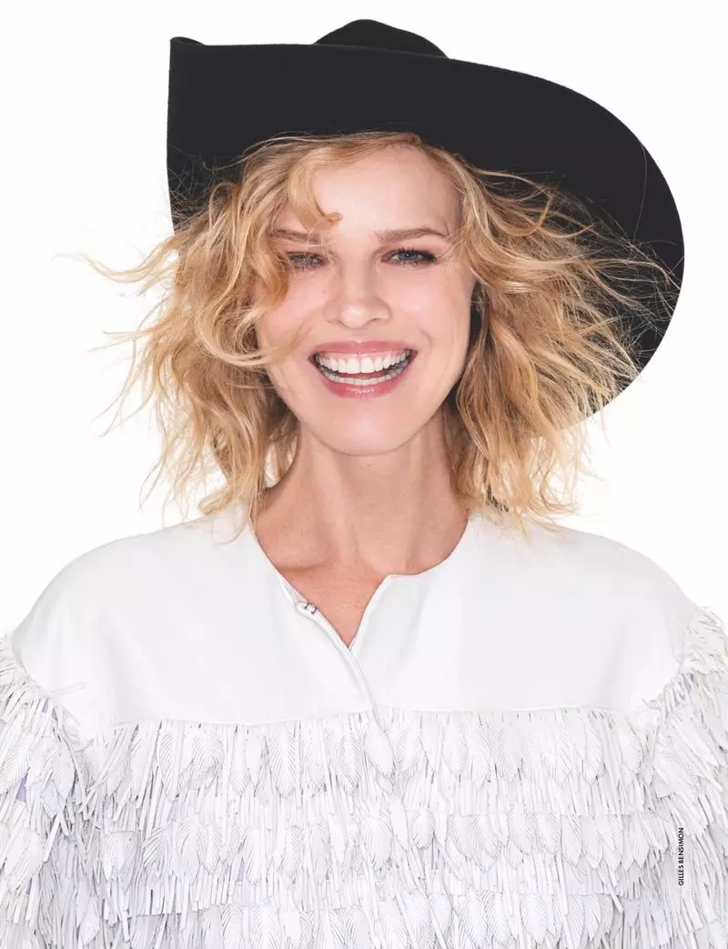 Eva Herzigova poseerib vabaajaansamblites ELLE Itaalia jaoks