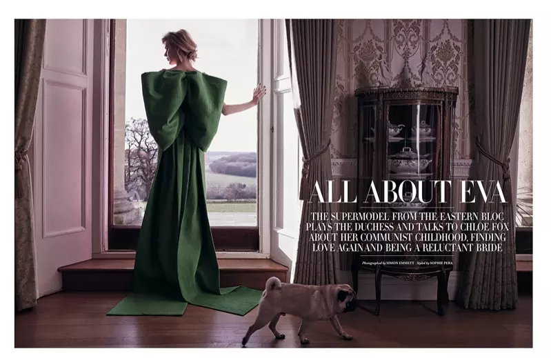 Eva Herzigova Anayimilira mu Ensembles Zokongola za Tatler