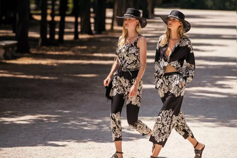 Boho-stijl valt op in de campagne Twinset lente-zomer 2020.