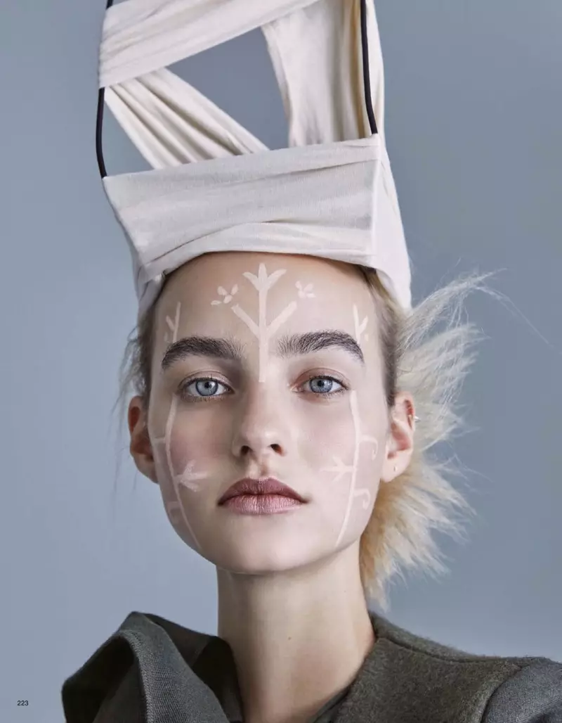 Maartje Verhoef는 Vogue Japan을 위한 겨울 메이크업 룩의 얼음 여왕입니다.