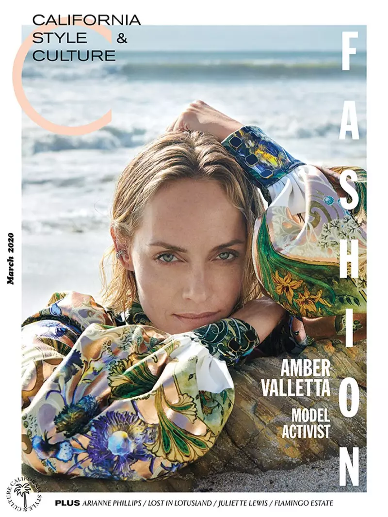 Amber Valletta posiert in Pailletten am Strand für das C Magazine