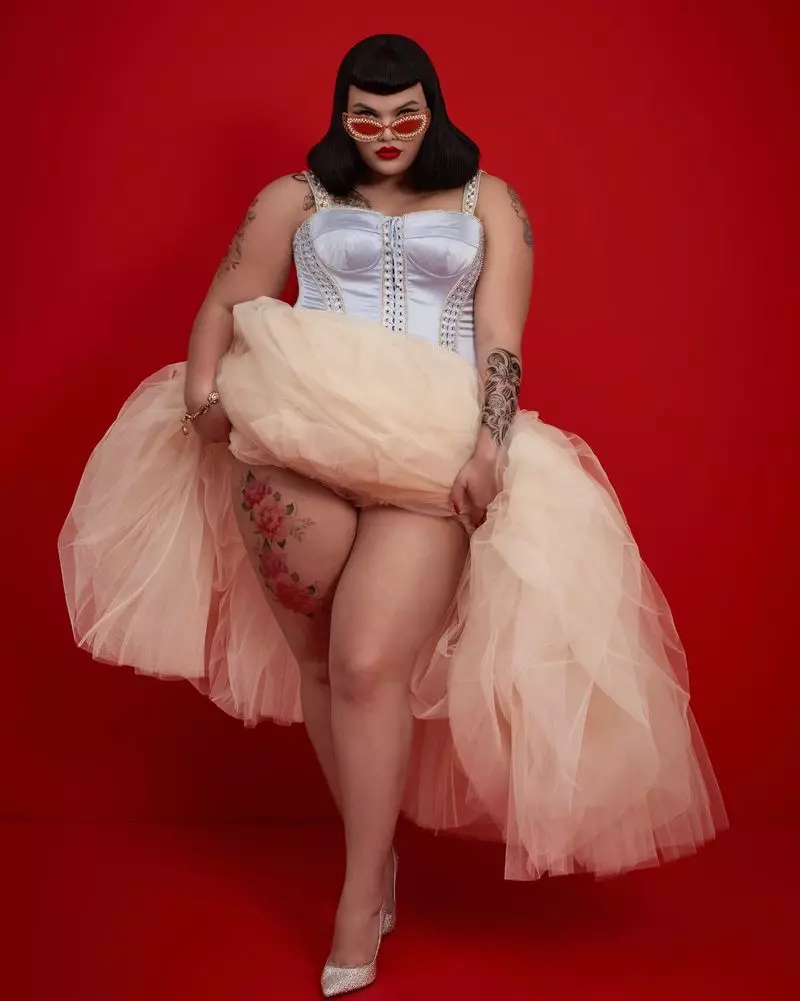 Isadee Jansen, Harper's Bazaar Brezilya için Dolce & Gabbana'da Pin-Up'a Gidiyor