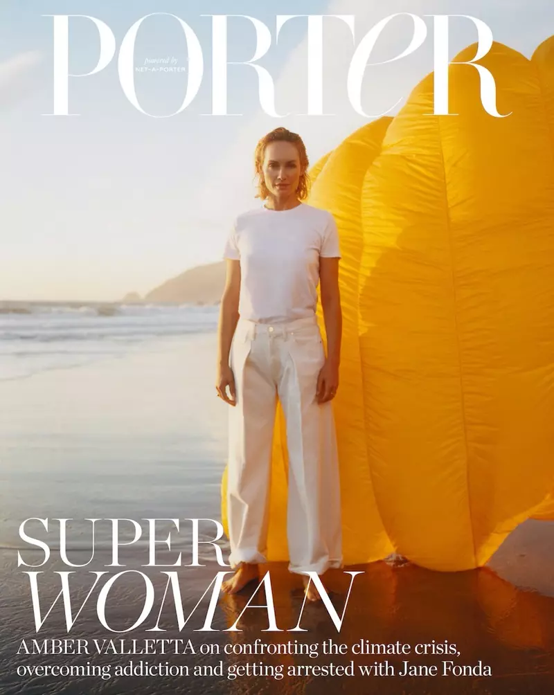 Amber Valletta 為 PORTER Edit 打造輕盈透氣的海灘造型