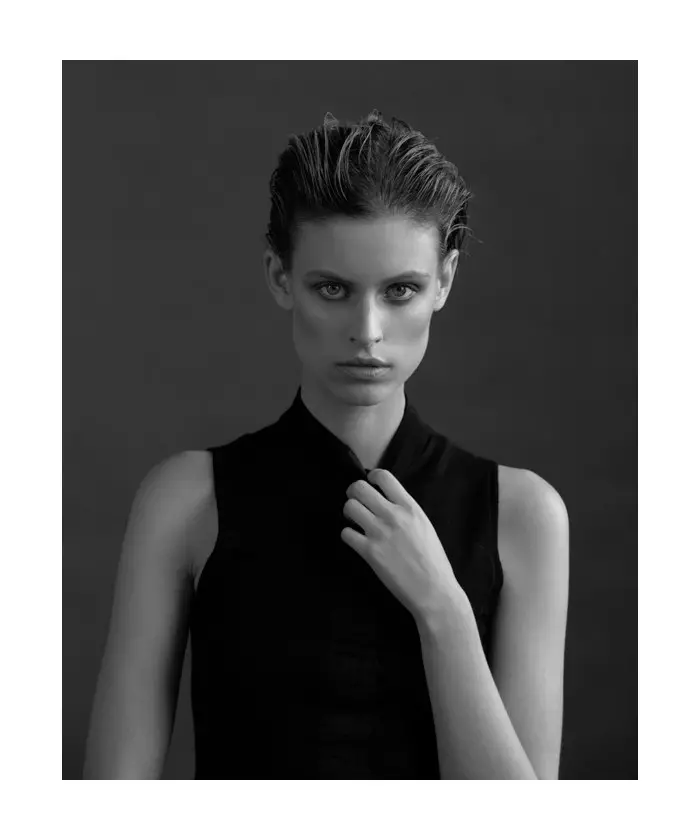 Jade Jackson yn Emporio Armani troch Stephen Ward foar Russh #42