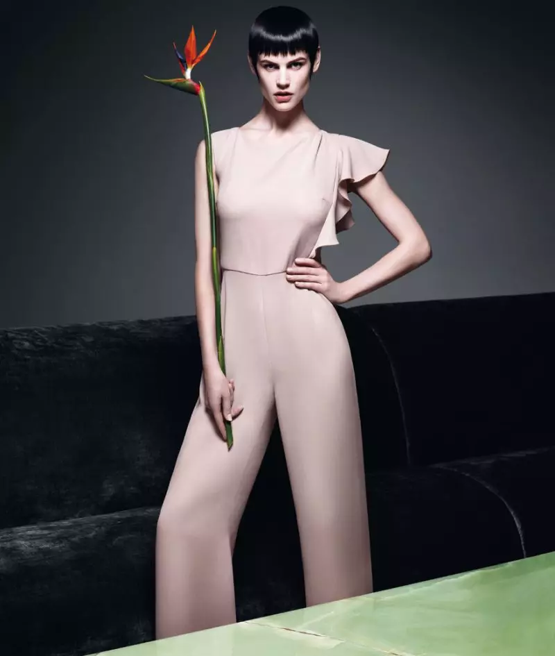 Saskia de Brauw Max Mara 2012. gada pavasara kampaņai, ko veidojis Mario Sorrenti