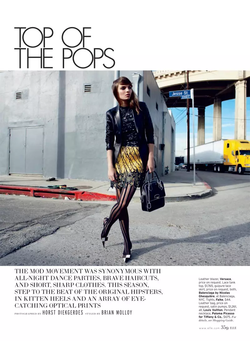 Carola Remer estas Mod Chic por Elle US aprilo 2013 de Horst Diekgerdes