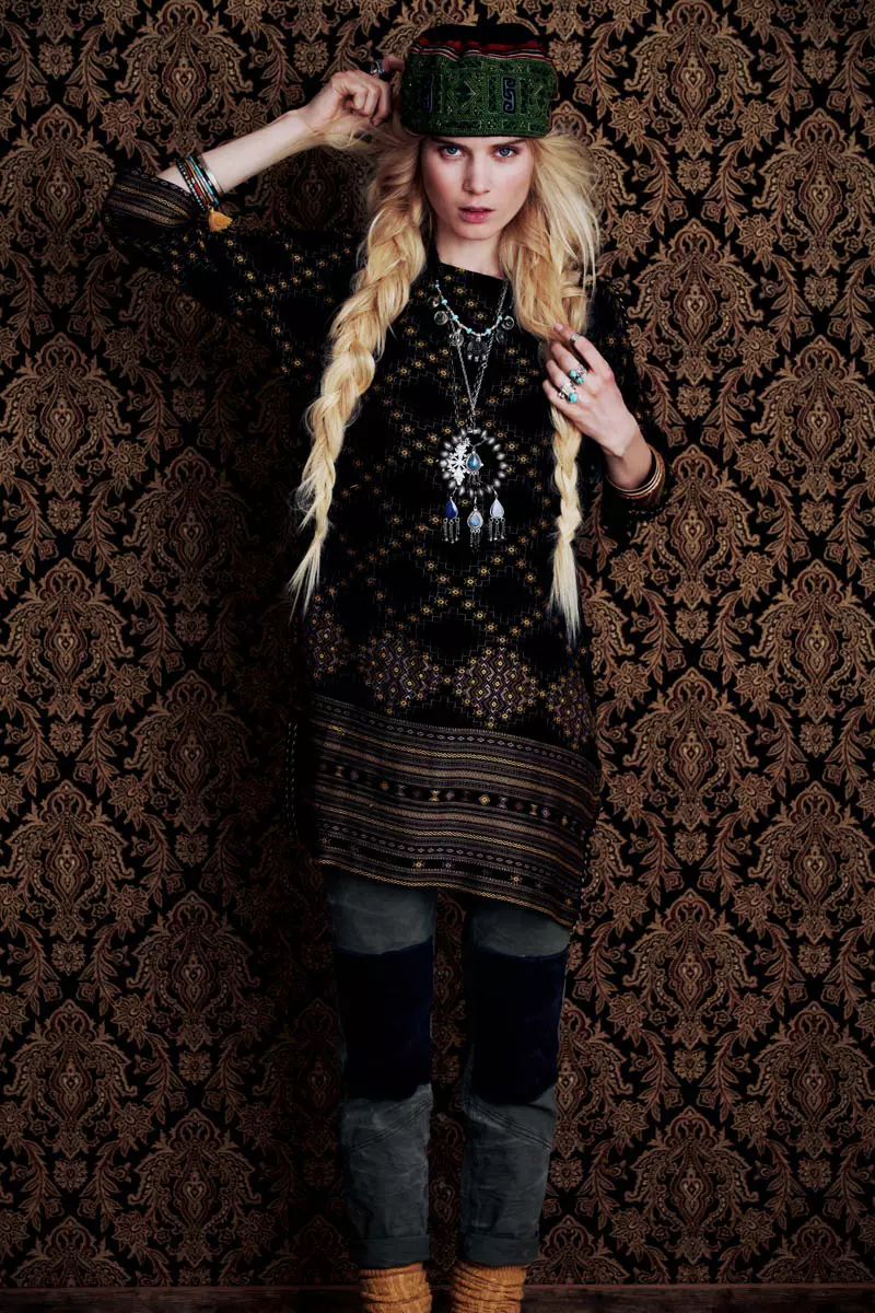 Elsa Sylvan a Wanderlust pour le lookbook de décembre de Free People