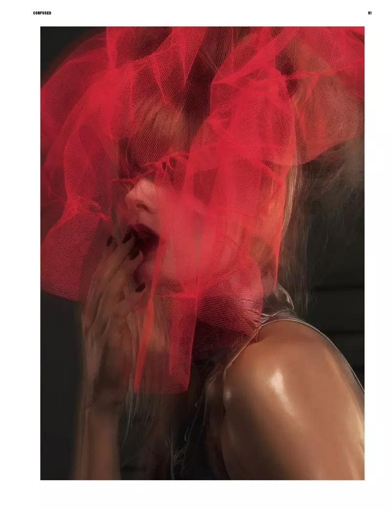 Ро Этридждің 2010 жылдың тамыз айындағы «Dazed & Confused» үшін үздік модельдері