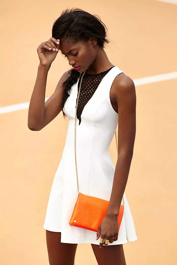 Melodie Monrose je sportovní elegance pro dubnový lookbook Nasty Gal