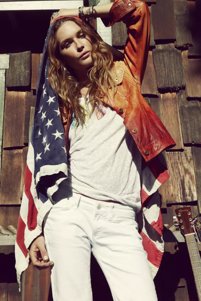 Erin Wasson & Emily DiDonato mo Replay Spring 2011 Campaign saunia e Chad Pitman