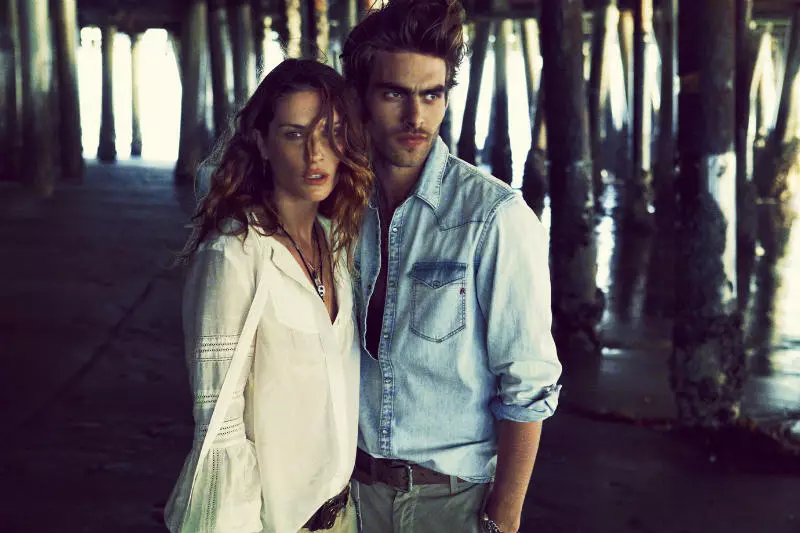 Erin Wasson និង Emily DiDonato សម្រាប់ Replay Spring 2011 Campaign ដោយ Chad Pitman