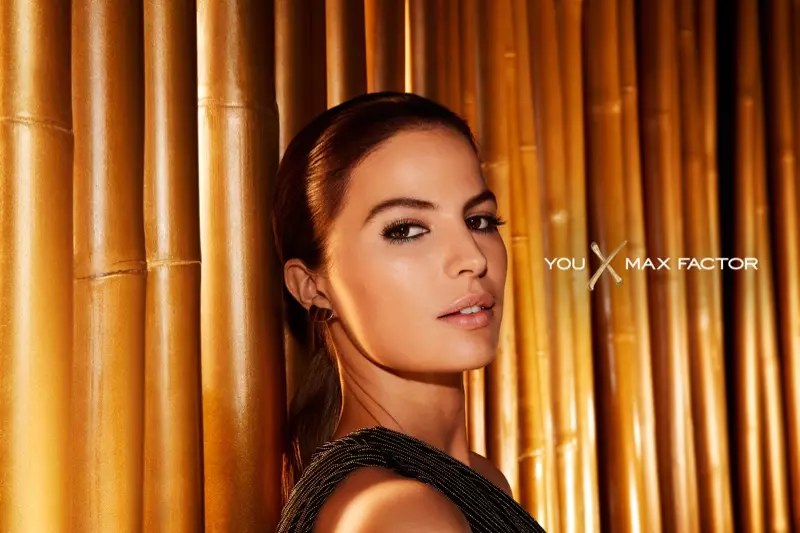 Een afbeelding uit de Max Factor-campagne met in de hoofdrol Cameron Russell