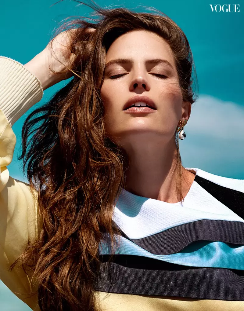 Cameron Russell nosí elegantní styly pro Vogue Thailand