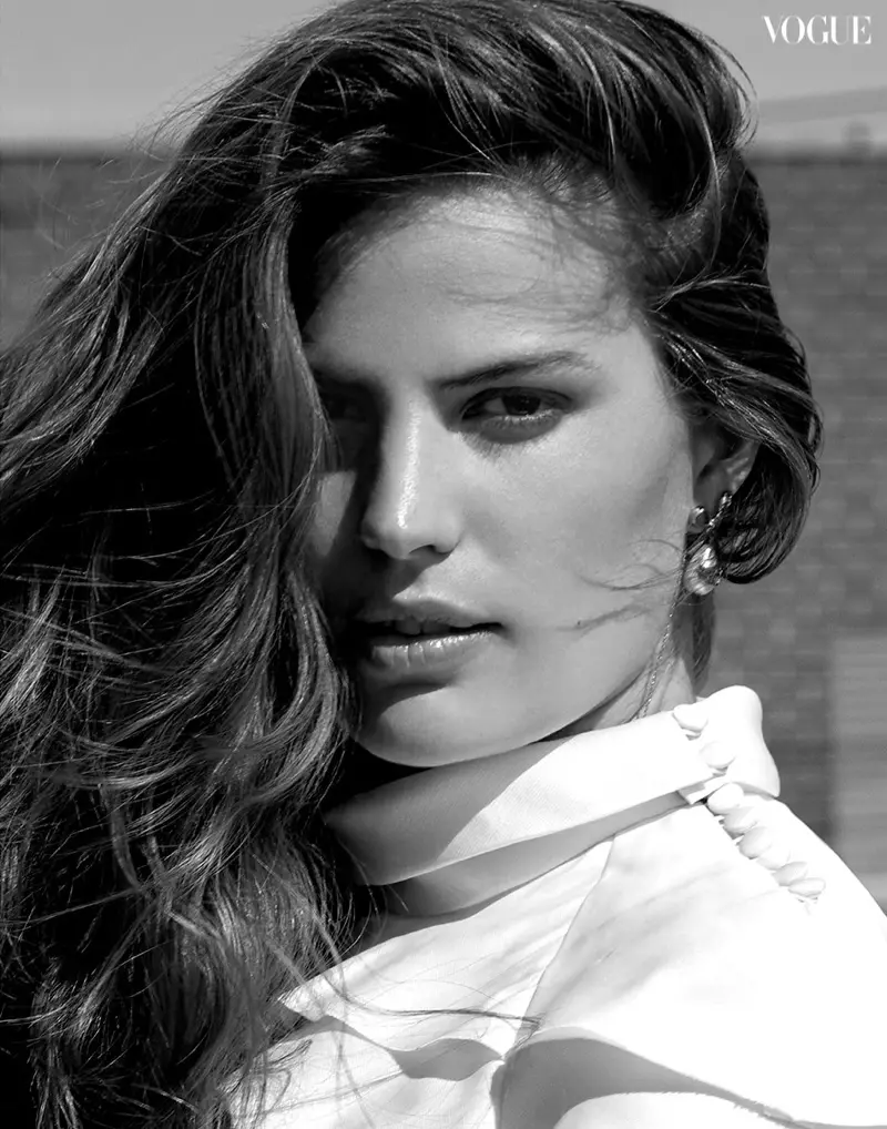 Cameron Russell trägt elegante Styles für Vogue Thailand