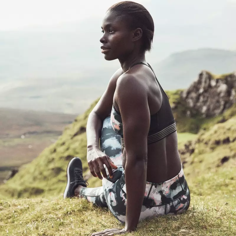 H&M Conscious Sports Bra yenye Usaidizi wa Kati na Vibano vya Michezo vyenye Kiuno cha Kutengeneza Kiuno