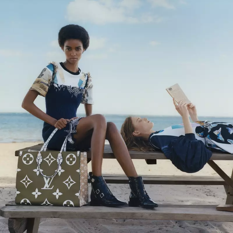 Modellerne Blésnya Minher og Sarah Dahl optræder i Louis Vuittons sommerkampagne 2019