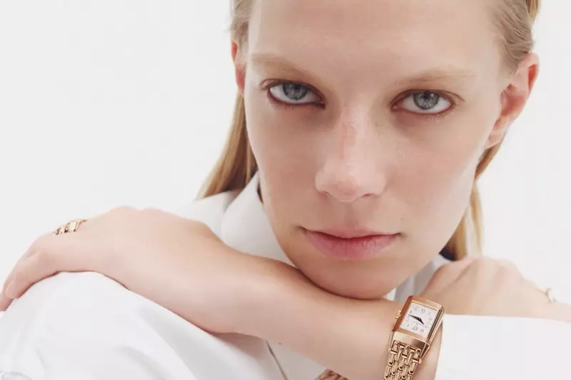 Lexi Boling porte des bijoux élégants pour PORTER Modifier