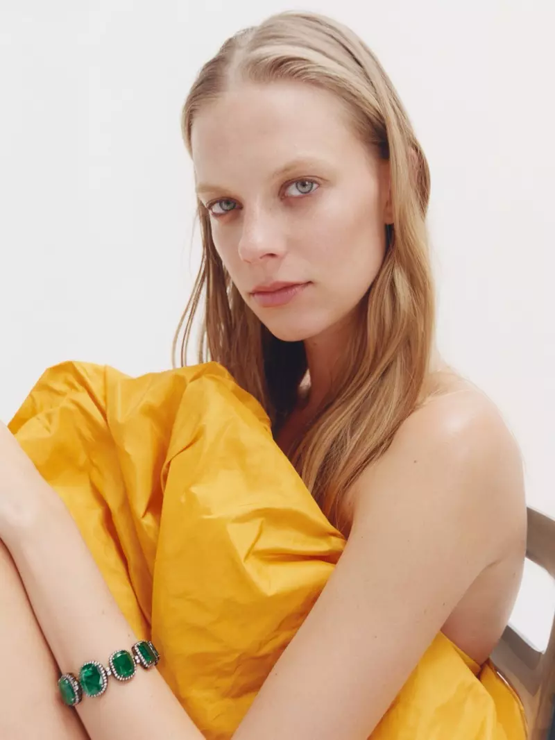 Lexi Boling klæðist glæsilegum skartgripum fyrir PORTER Edit