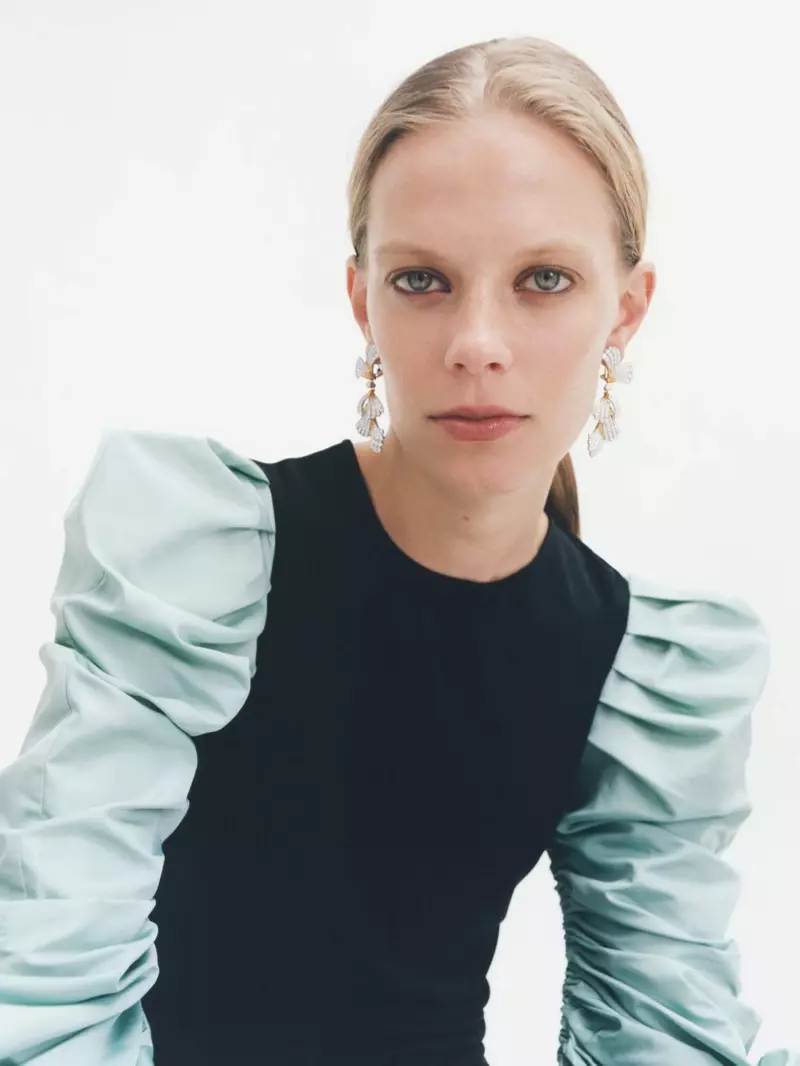 Lexi Boling nosi elegantan nakit za PORTER Edit