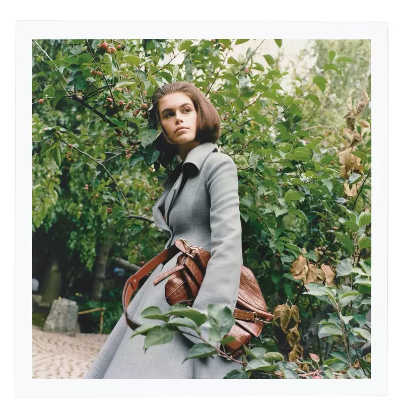 Kaia Gerber คือความงามของสวนสำหรับ Loewe Publication