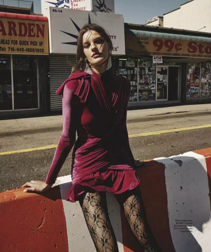 Gimodelo ni Amanda Murphy ang Rock & Roll Style para sa Vogue Australia