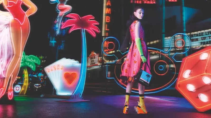 Prada e theha lets'olo la mariha-mariha a 2018 khahlano le mabone a neon